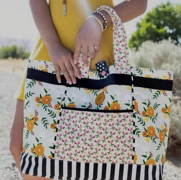 Summertime carry all plunder - Picture 1 of 4